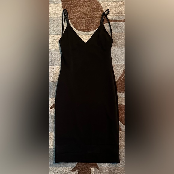 Alice + Olivia Air Sleeveless Cate Slip Dress in Black w Illusion Mesh Hemline. - Picture 3 of 10